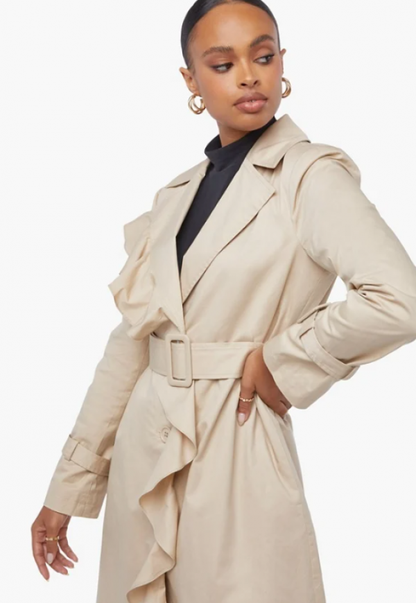 Trench Coat dengan Detail Ruffle